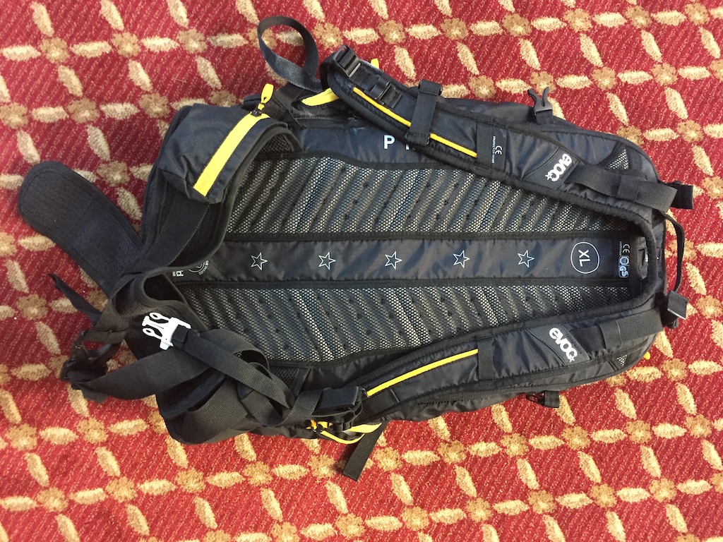 evoc fr trail 20l blackline