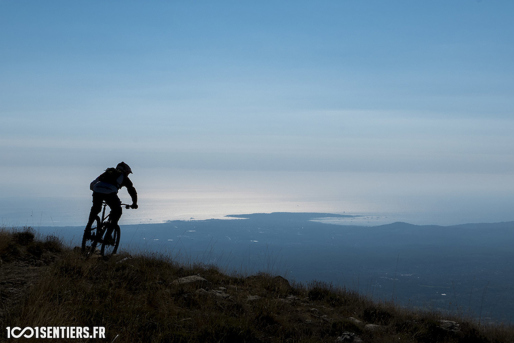 From the Alps to the sea, via lovely trails... Maritime Alps! 
(Photo © 1001sentiers.fr)