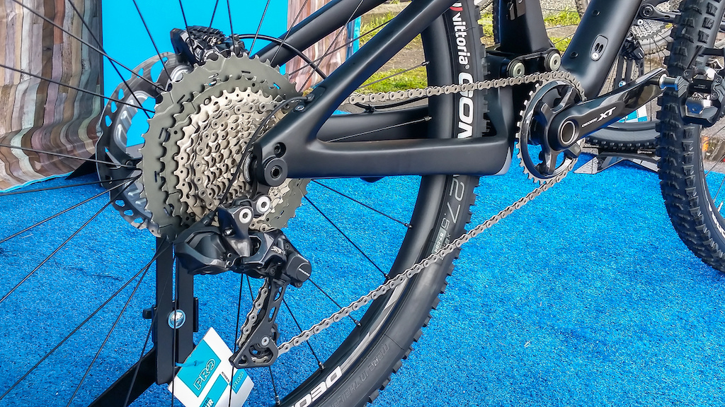 Close up of the new M8050 Di2 RD and the 11-46 cassette