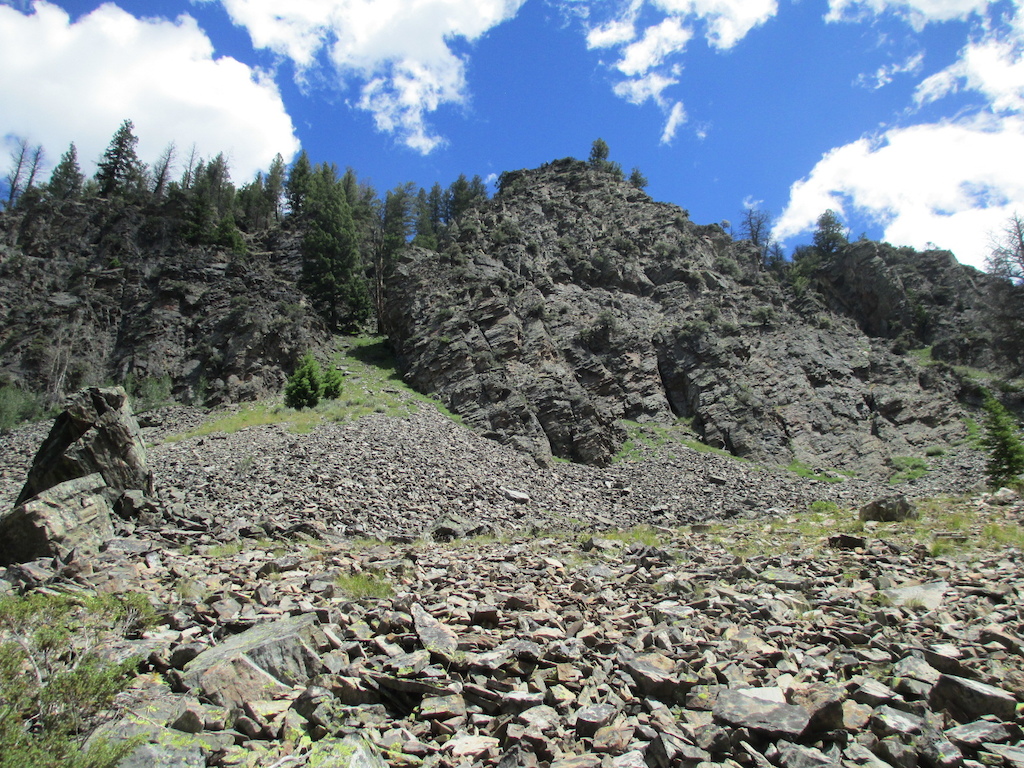 There are some really nice cliffs and scree areas above the trail.