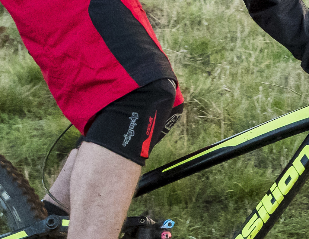 Detail of the TLD Speed Knee Sleeve.