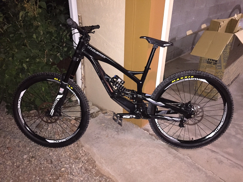 2015 YT Industries TUES AL Downhill Bike **Priced to $ell**