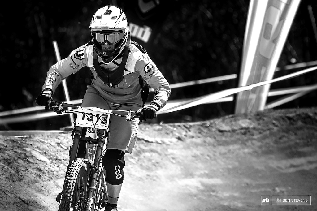 Sarah Booth claims 4th in the Elite Women's DH
