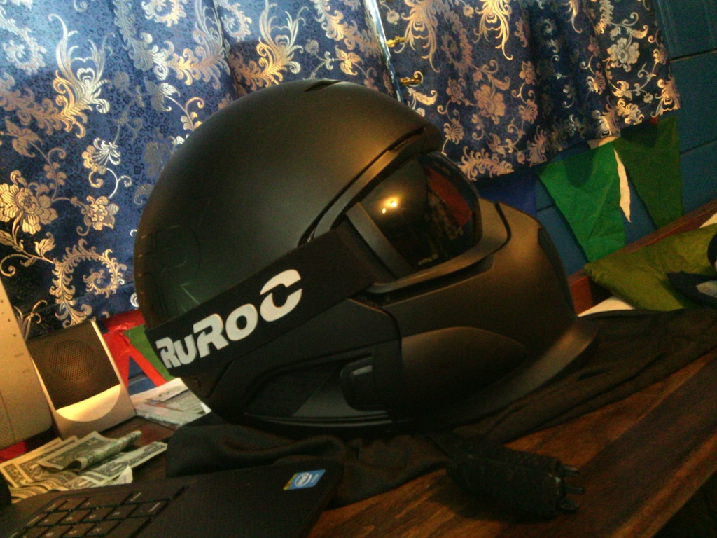 2015 Ruroc RG-1 Full face ski helmet (Used once) size lg/xl