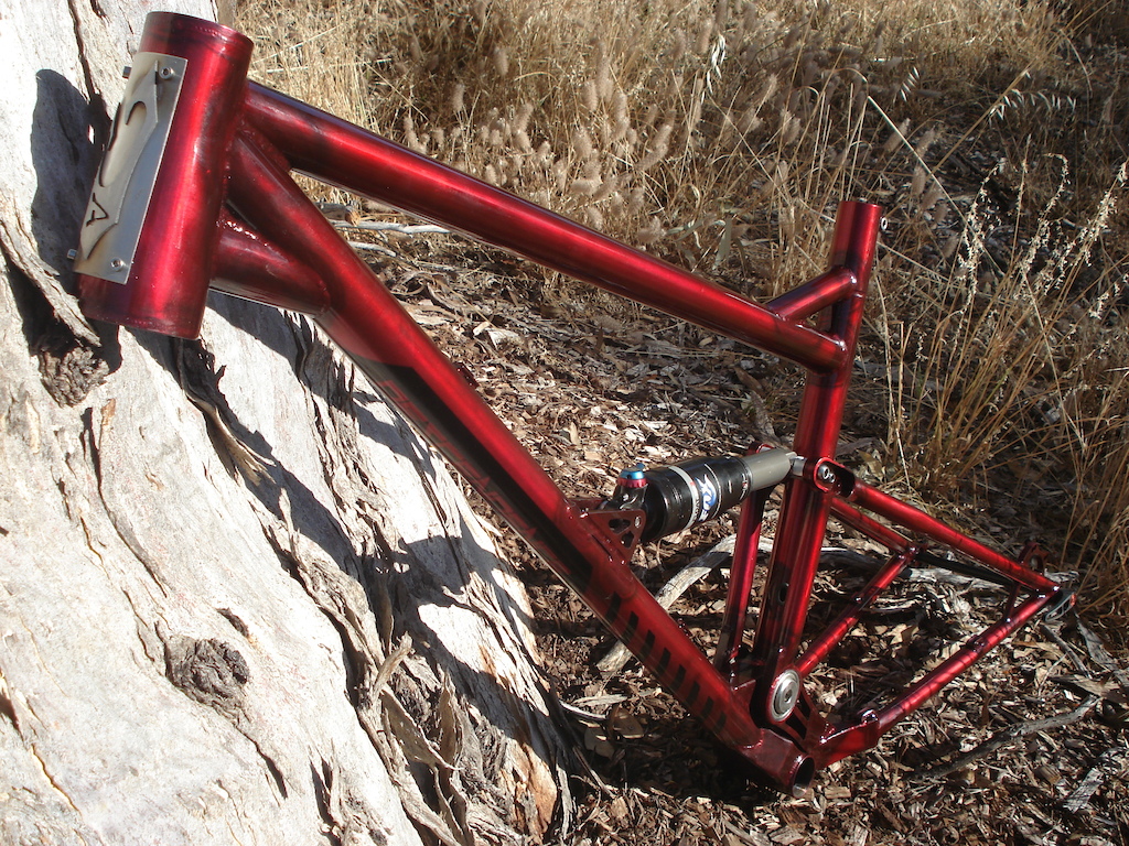 Descendence Vox 2017 frame all painted in candy red and looking delicious.  

#descendencebikes
#descendencebicycles