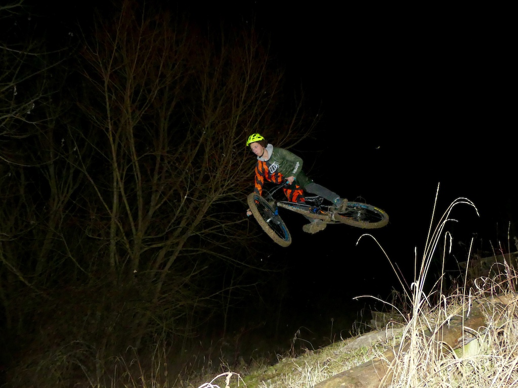 Had a lot of fun during a little night ride but ended up on the ground after a few more runs cuz I didn't see the take off :D

photo credits: my bro Seb