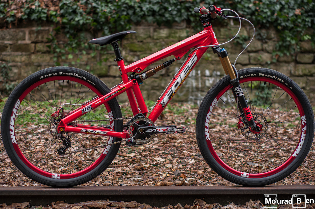 Foes 4x Pro Series
Fox 831 Kashima
Fox Float CTD
Spank Tweet28 Evo on Hope Pro 2 Evo
Hope X2 Red Edition
Renthal Fatbar with Thomson Stem
SDG Seatpost
Shimano Saint 175mm
Tioga PowerBlock
Reverse Components