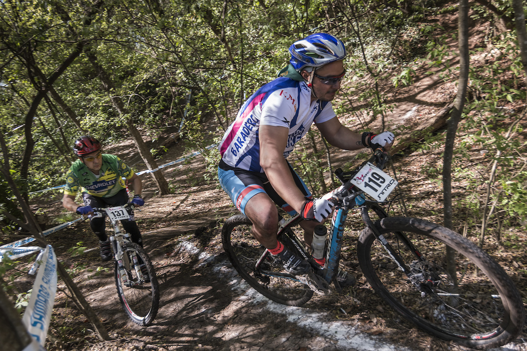 a chase in a mountain bike race