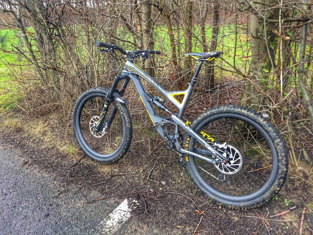 2015 YT Capra CF Pro Race LE large