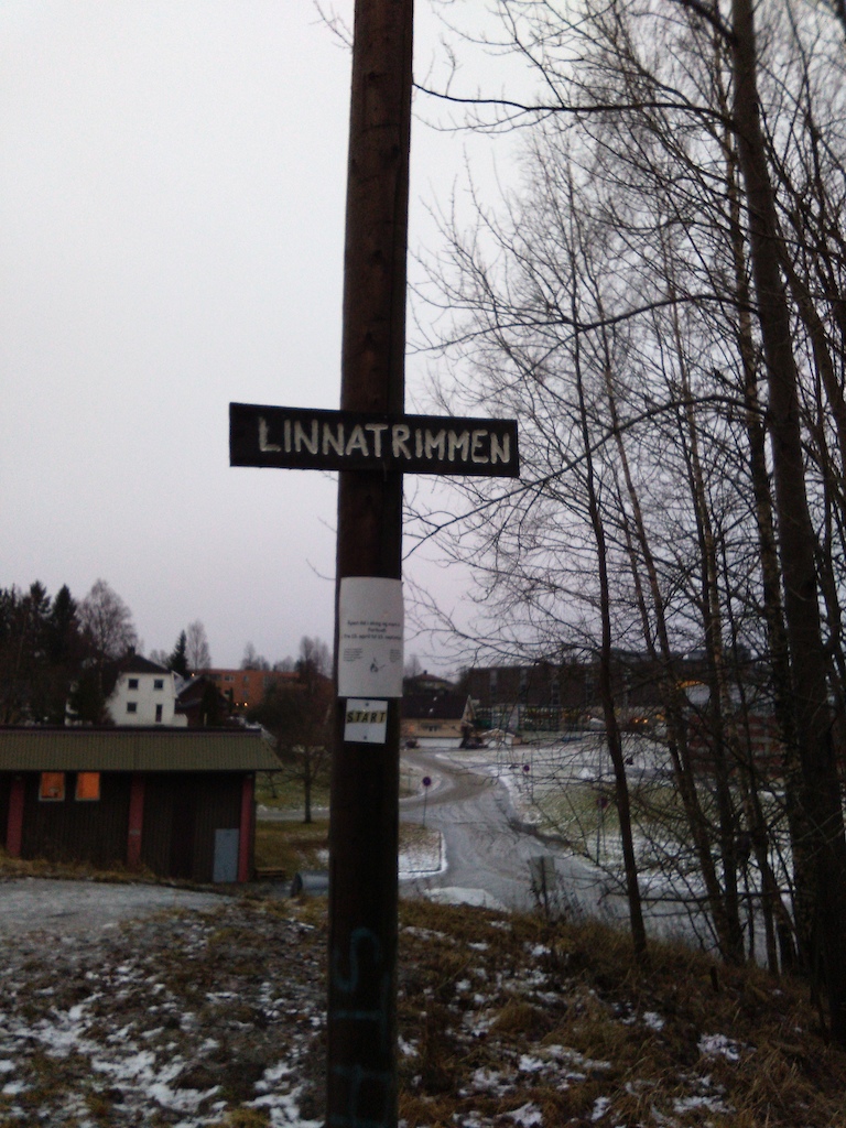 Linnatrimmen-start(the point of KM count,poles with km count on the rest of the trail.)