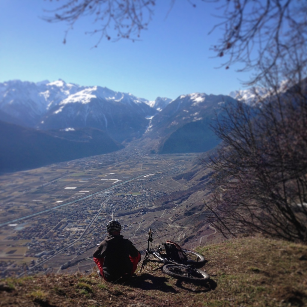 Want to discover the best singletracks in swiss Alps?
http://www.exoride.net/en/