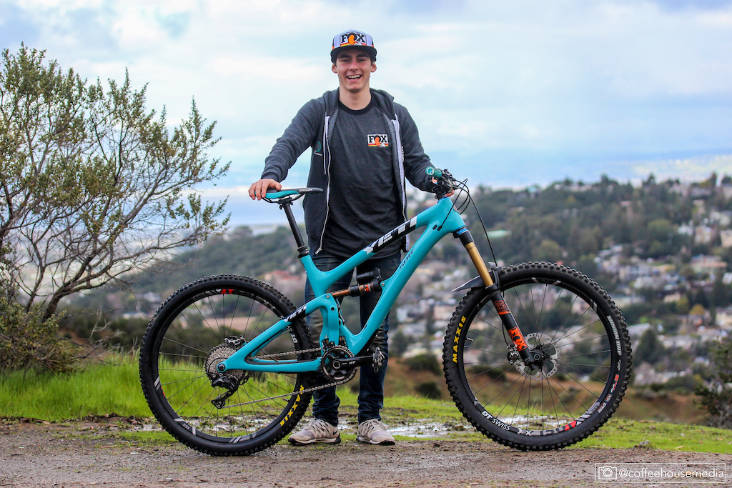 @MetalPolo riding his new sb6c for @yeticycles in 2017.