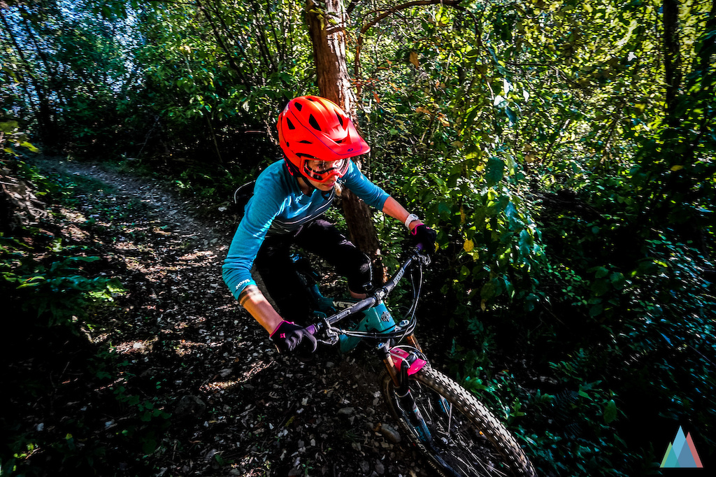 There was not much sun left, only at the trailstart were some rays that made it through the thick forest. Great trail, definitely a must do when in Nelson!