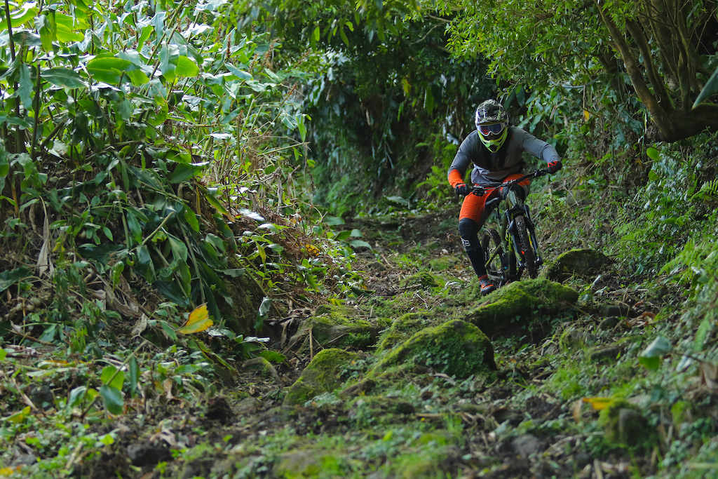 Photo report from second edition of Faial da Terra Enduro Fest. Photos from Antonio Abreu, MADproductions.