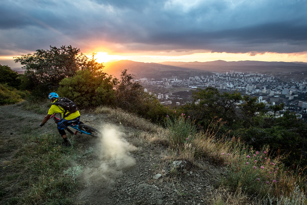 sunset ride above Tbilisi / photo by Christoph Breiner