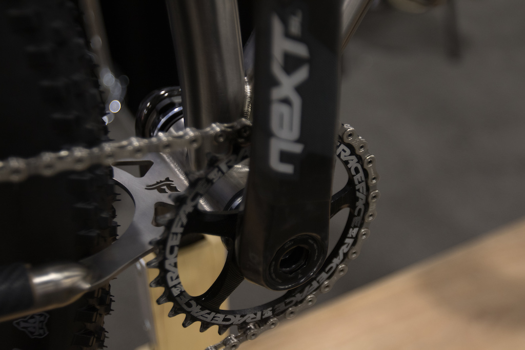 Funk Cycles chain stay is welded directly to the BB but acts as a moving suspension part.