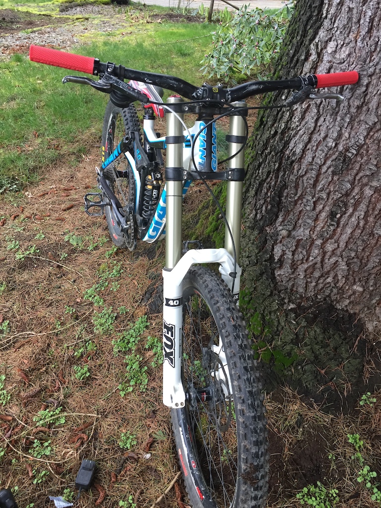 2012 Giant Glory, excellent starter DH bike