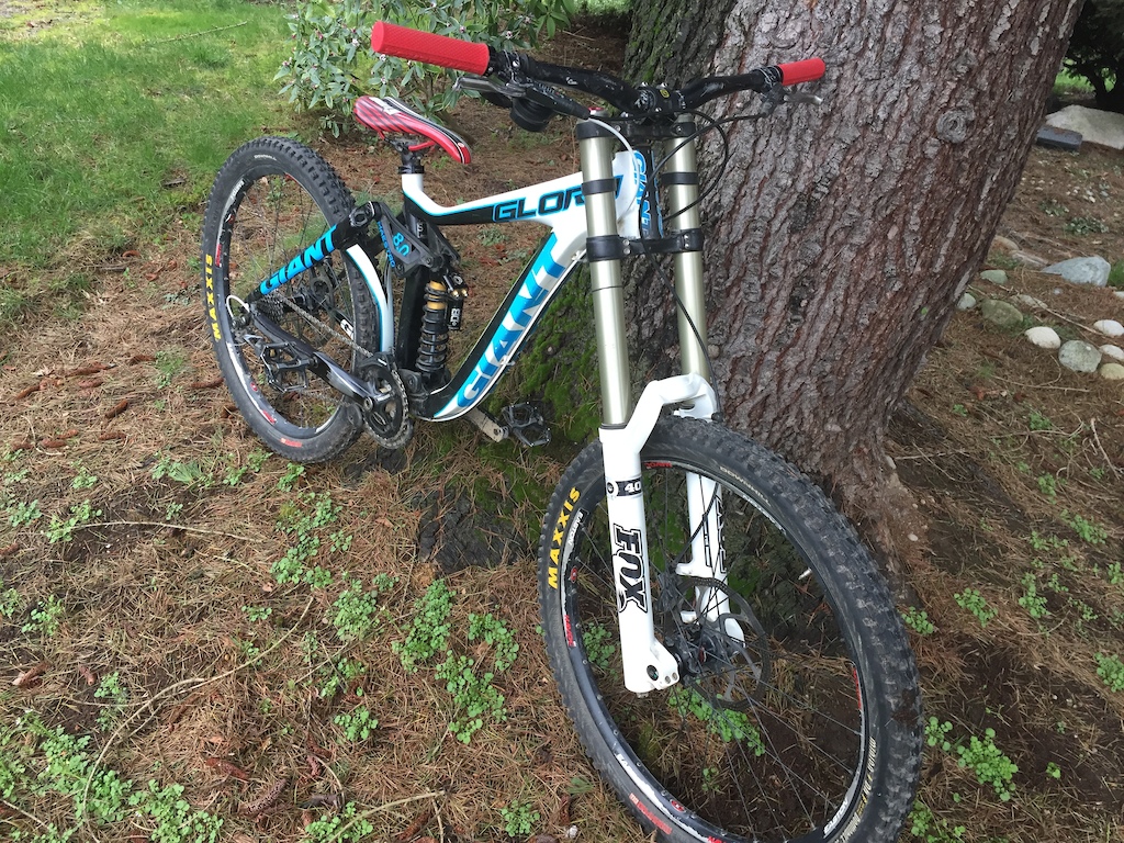 2012 Giant Glory, excellent starter DH bike