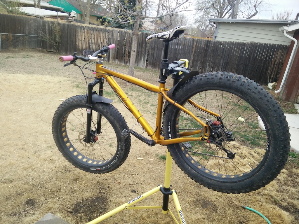 2014 Salsa Mukluk 2 with 2 wheelsets: fat and 27.5+ carbon