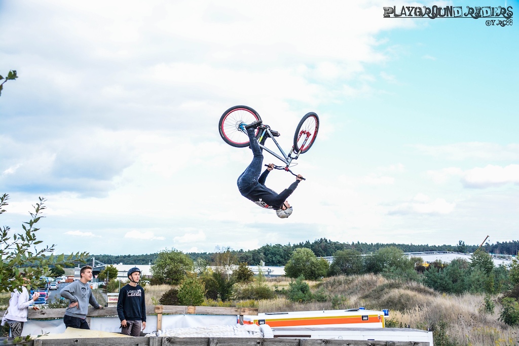 Deutsche Freestyle Mountainbike Tour - DFMT Series 
DFMTSeries.com https://www.facebook.com/DeutscheFreestyleMountainbikeTour/ https://www.instagram.com/dfmtseries/ 
https://www.youtube.com/channel/UCRRFwa9t8kJQPWMFYeZ-RTQ
Dominic Herrmann Fotografie 
Playground Riders Dirtjump Contest
