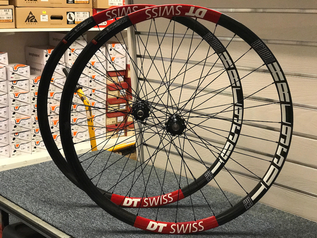 1169,3g - DT Swiss XRC950T tubular with Sapim CX Super spokes and Extralite HyperBoost hubs.