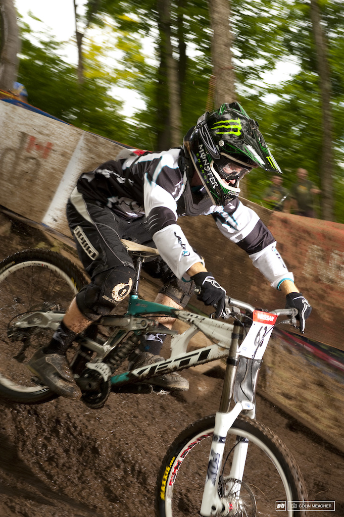 racing to qualify in the men s DH race at Bromont QC 2008 World Cup