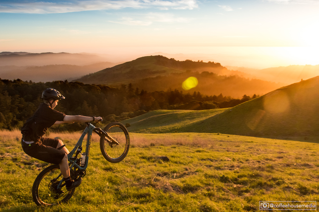 California is a place of wonder. We'd been checking for a good sunset for quite a long time and we finally got that golden-orange we were hunting for. Rider: Jeremy Schwartz. IG: @coffeehousemedia