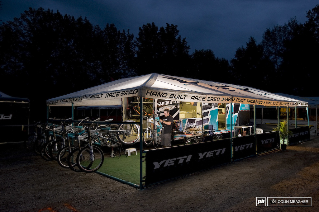 Patrik Zuest burning midnight oil to get Gwin s bike ready for his second World Cup.