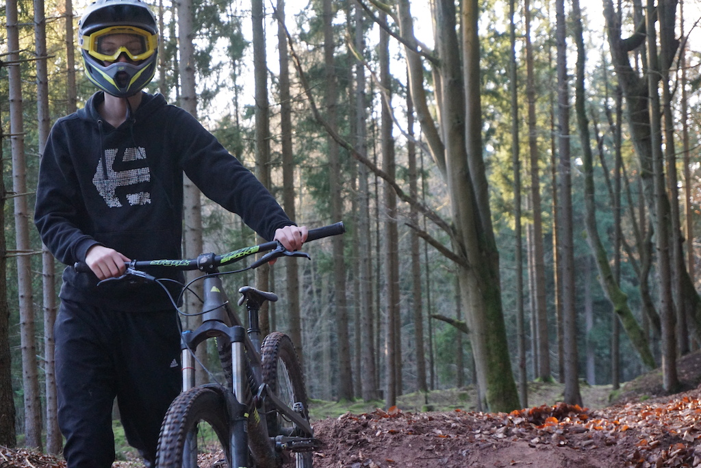 My buddy Lennard Köhler got his camera that day and was just playing around with it. Bike: Canyon Torque DHX