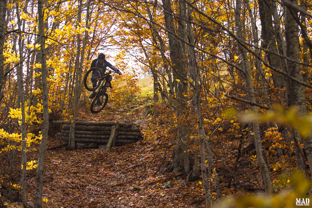 Who doesn't love sweet autumn colors and delicious #singletracks ? Riding and styling things up in Croatia Full of life with our good friends from Adventure Driven Vacations.