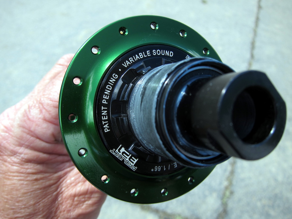 Sea Otter Classic 2017 321 s freehub ratchet has over 200 engagement points. Magnetic pawl action dramatically reduces freehub friction while coasting.