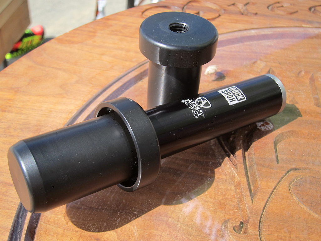 Sea Otter Classic 2017 Abbey s fork-seal press uses the upper bushings as a guide.