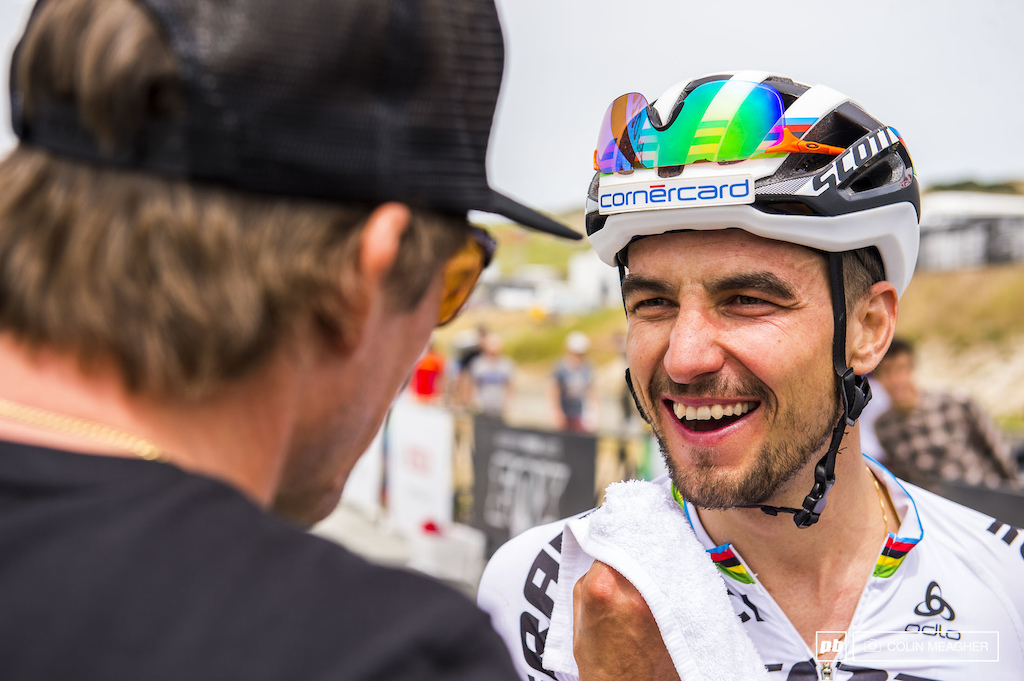 All smiles: Schurter compares notes with team manager Thomas Frishknecht.