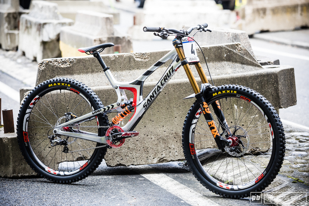 Greg Minnaar's Santa Cruz V10 29er - Bike Check - Pinkbike