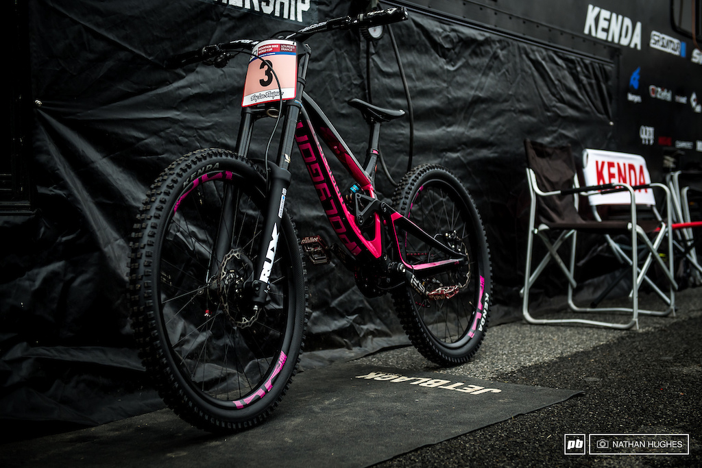 Tracey Hannah's Polygon Colussus DH9 pretty in Pink.