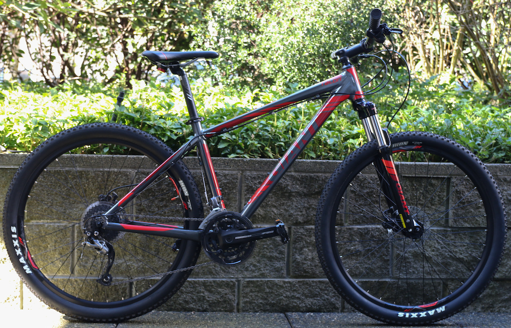 2016 Two Giant 27.5 bicycles
