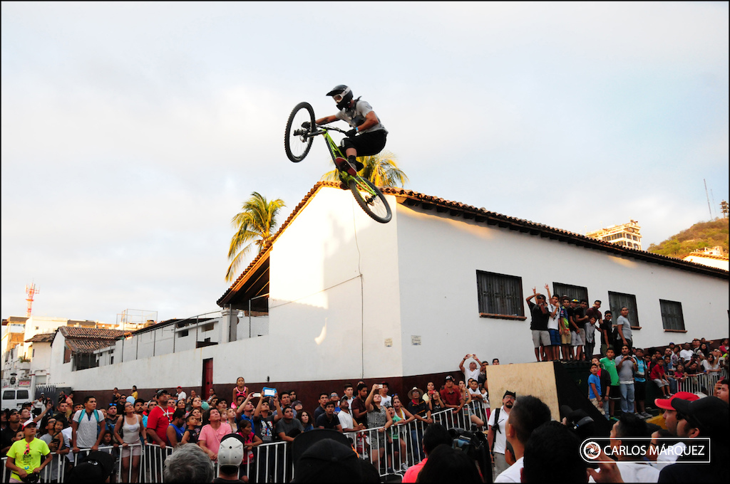 Franz Elic Grossmann competed at the Urban Downhill Race in Puerto Vallarta, Mexico last weekend. Unfortunately, had a very bad crash which has resulted in a coma.

https://www.gofundme.com/franz-grossmann-recovery