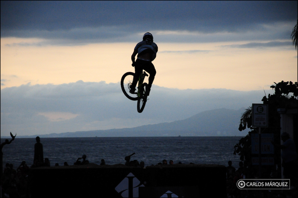 Franz Elic Grossmann competed at the Urban Downhill Race in Puerto Vallarta, Mexico last weekend. Unfortunately, had a very bad crash which has resulted in a coma.

https://www.gofundme.com/franz-grossmann-recovery