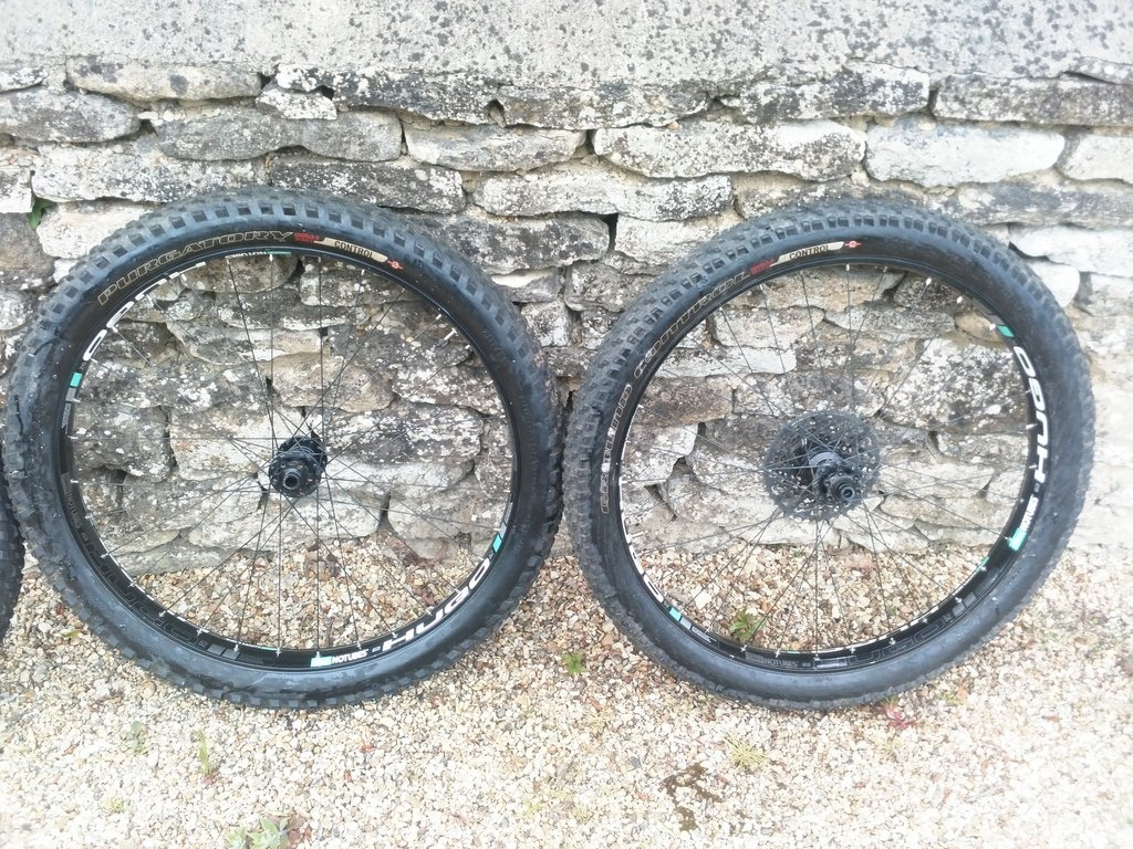 2016 Stans Hugo 52 650b+ wheels w. tyres and cassette
