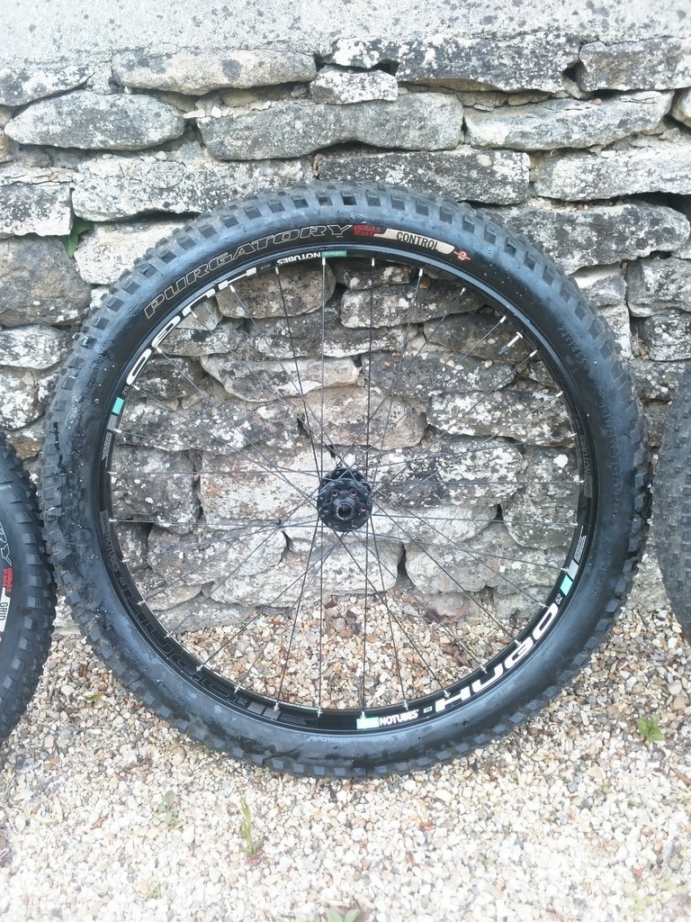 2016 Stans Hugo 52 650b+ wheels w. tyres and cassette