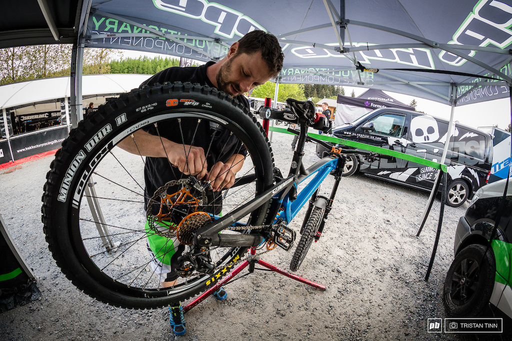 Rob Brown the Hopetech mechanic tweaks some annoized goodness ready for race day!