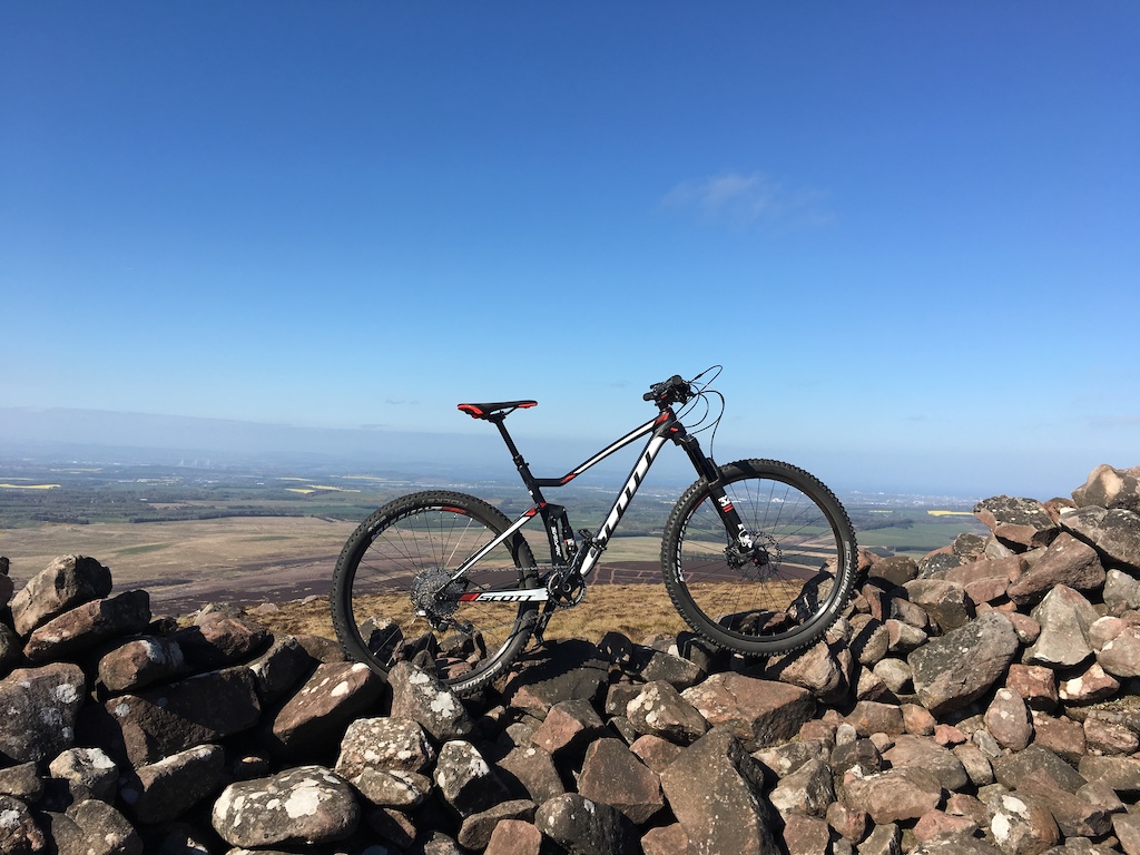 Took the Spark up to the top of East Cairn a few days ago. Brilliant descent on the way back down this one.