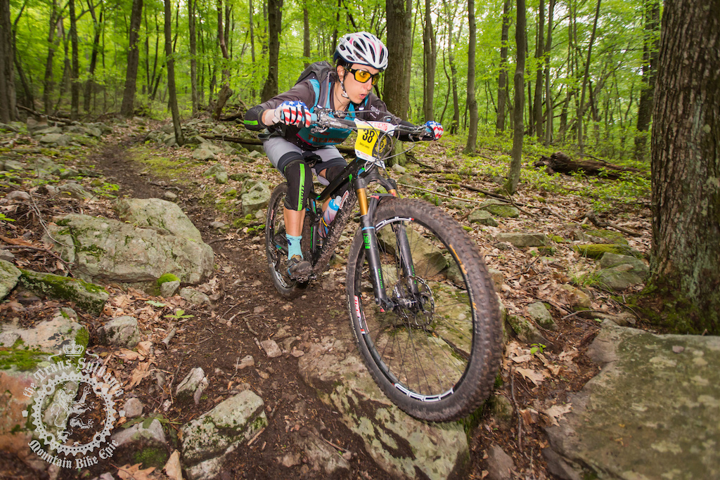 Sonya Looney (Freakshow Scott) showed off her improved technical skills during stage 2 of the 2017 NoTubes Trans-Sylvania Epic, moving into the overall lead.