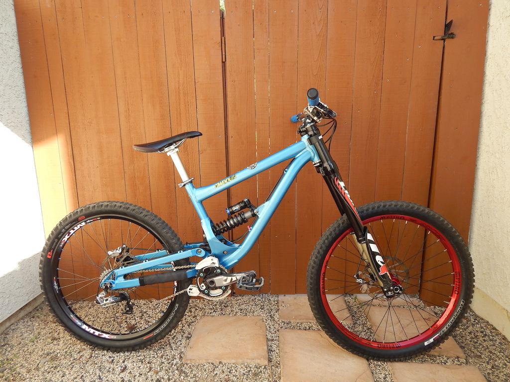 2010 Commencal Supreme DH V2 - Manitou Dorado Pro, FOX
