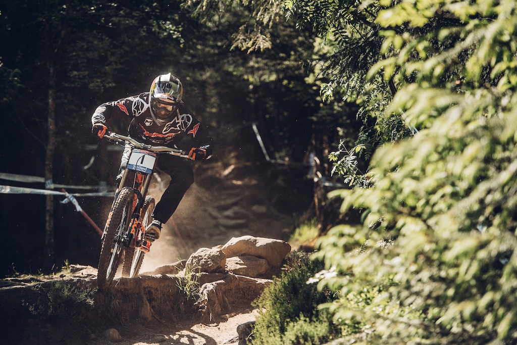 Aaron Gwin performs at the UCI DH World Tour in Fort William on June 5th, 2016 // Bartek Wolinski/Red Bull Content Pool // P-20160605-02442 // Usage for editorial use only // Please go to www.redbullcontentpool.com for further information. //