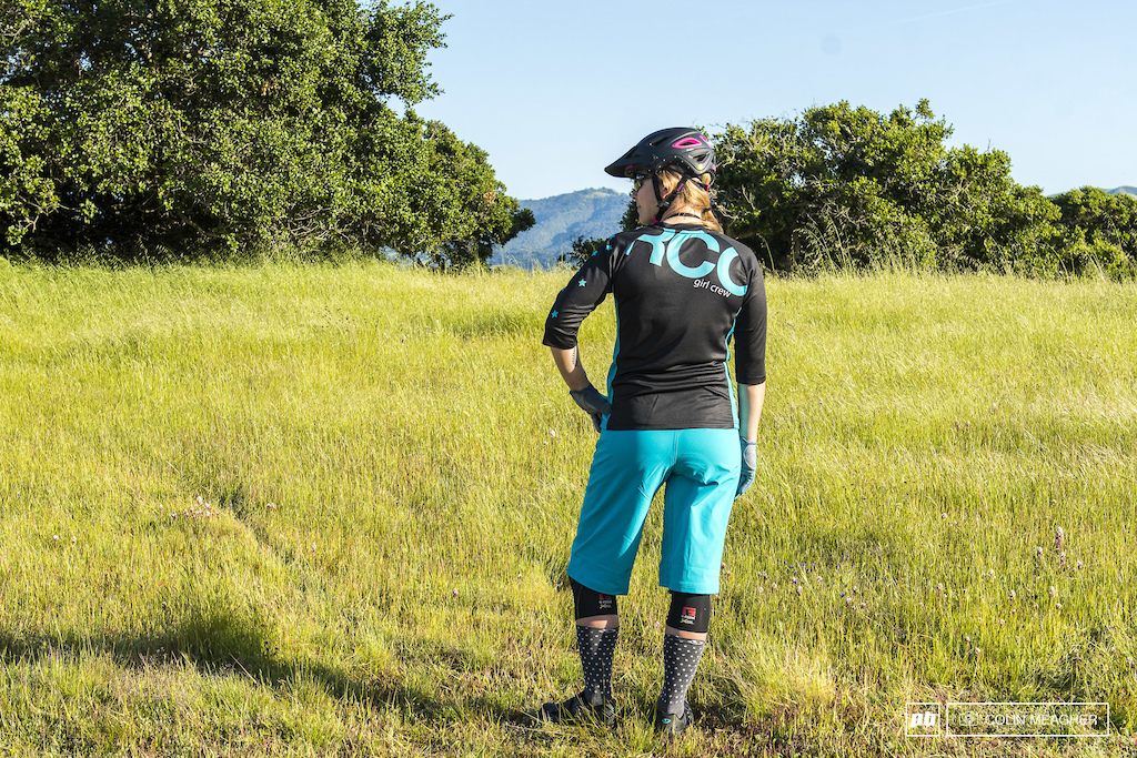 Action and static imagery of the DHaRCO Ladies Gravity and 3/4 sleeve jersey.