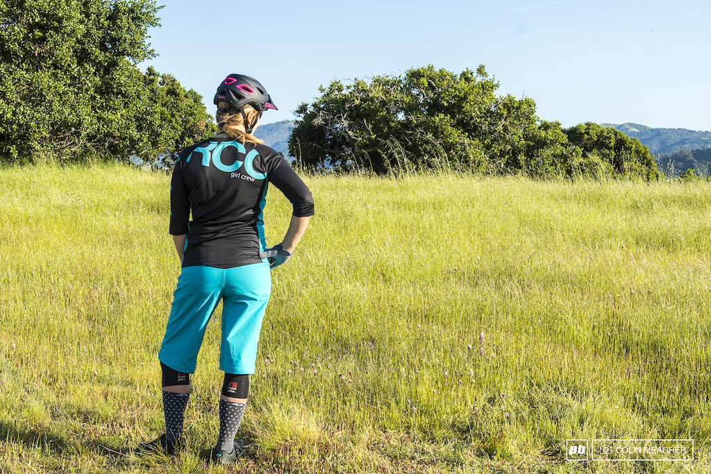 Action and static imagery of the DHaRCO Ladies Gravity and 3/4 sleeve jersey.