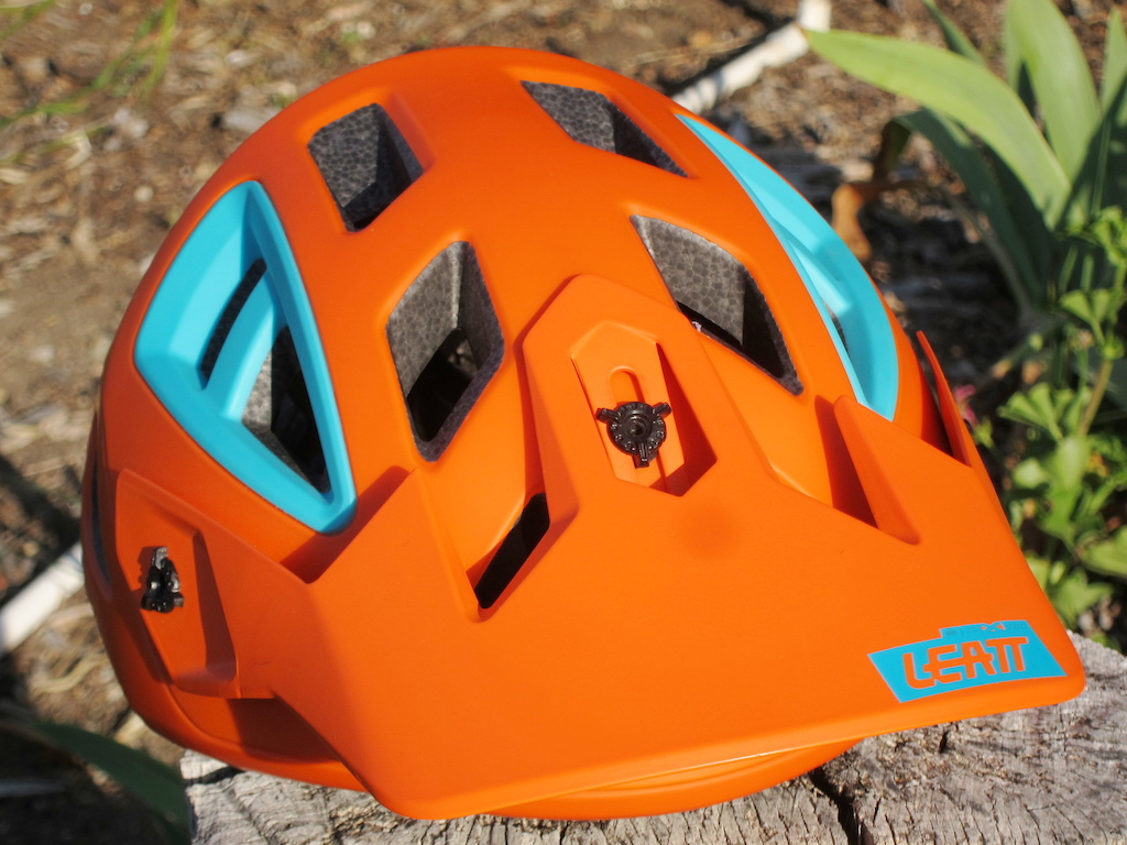Leatt DBX 3.0 helmet