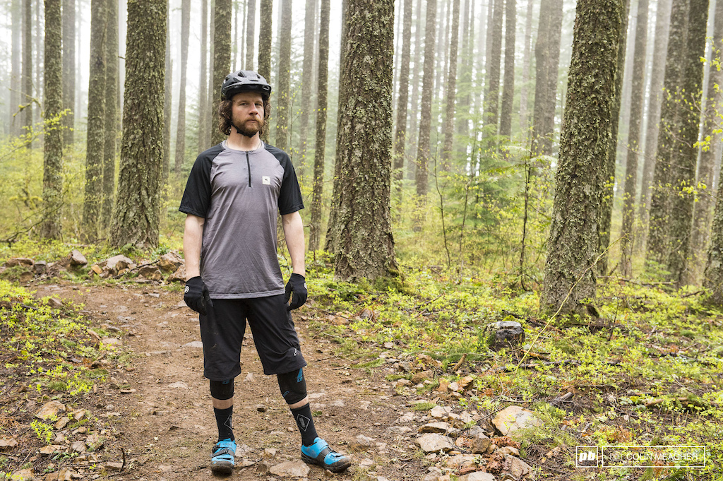 Static images of the Sombrio Highline short and Ridgeline Jersey.