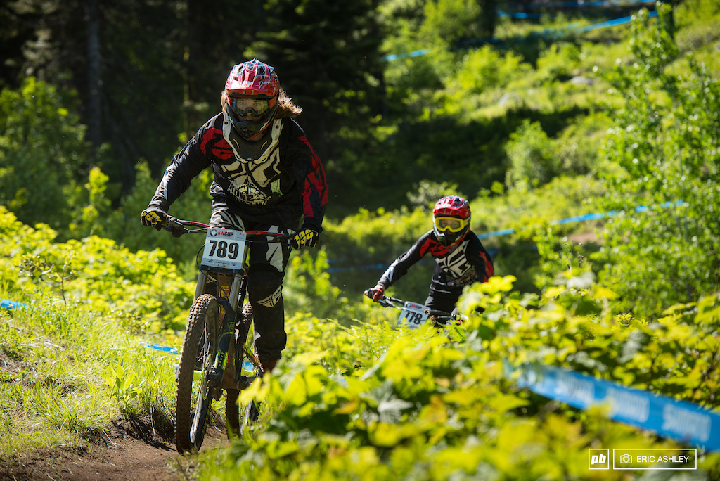 Ean Vatcher and Samuel Gunnerson wrap up the afternoon by bombing down Show-Low Cat 2 Men 15-18 .
